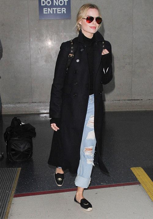 Margot just decided exactly what we'll be wearing next time we fly. *(Image: Getty)*