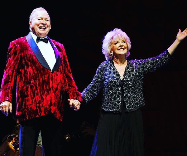 This showbiz couple couldn't resist performing on stage! *(Image: Instagram @pattinewtonofficial)*