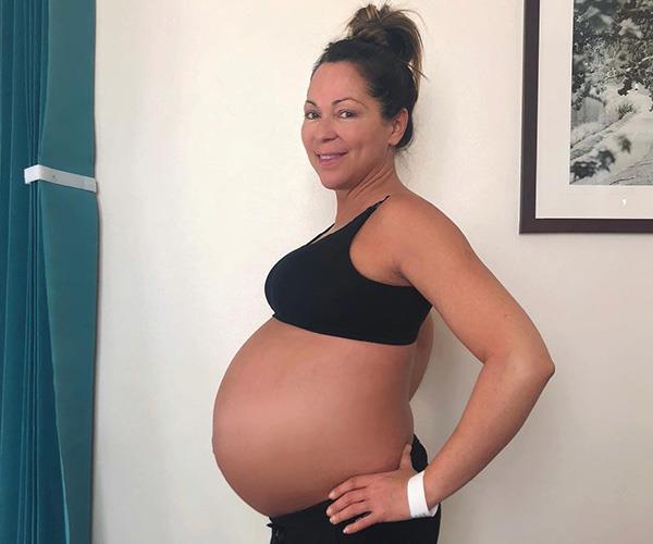 Tania gained 27 kilos during her pregnancy. *(Image: @taniazaetta/Instagram)*