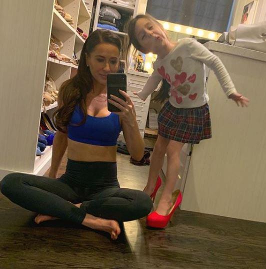 Jessica and her daughter Ivy are on the move! Is it to London?