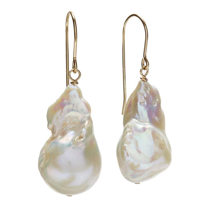 Kate's 'Baroque Pearl' earrings are by [In2Design](https://in2design.com/products/baroque-ear-go-wh|target="_blank"|rel="nofollow") and cost AUD $215. 