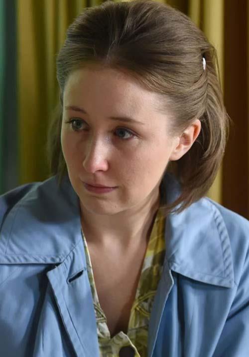 **Princess Anne - Erin Doherty**
<br><br>
And we think *Call the Midwife* actress Erin Doherty will pull off Anne's charming nature with ease!