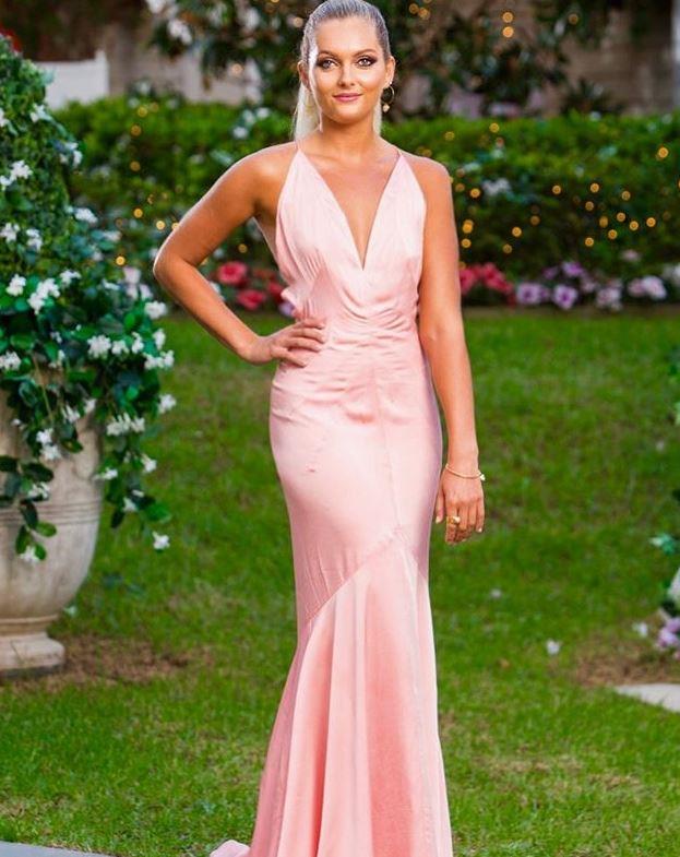 Nicole was pretty in pink in this Grace and Hart dress. She really knows how to nail the pastels!