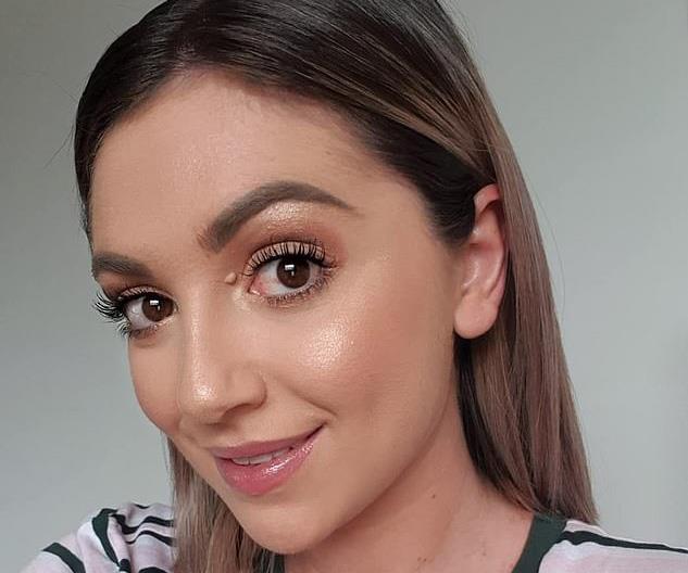 Taran is a budding beauty blogger and frequently posts photos of her chic makeup looks on her [Instagram](https://www.instagram.com/tarann/|target="_blank"|rel="nofollow").  