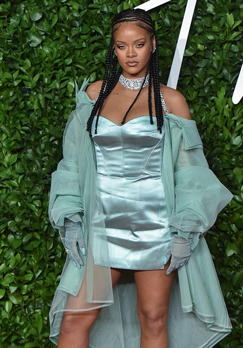 Pop singer Rihanna went full-blown Tiffany blue in this satin creation embellished with glitzy silverware. Dripping in glamour!