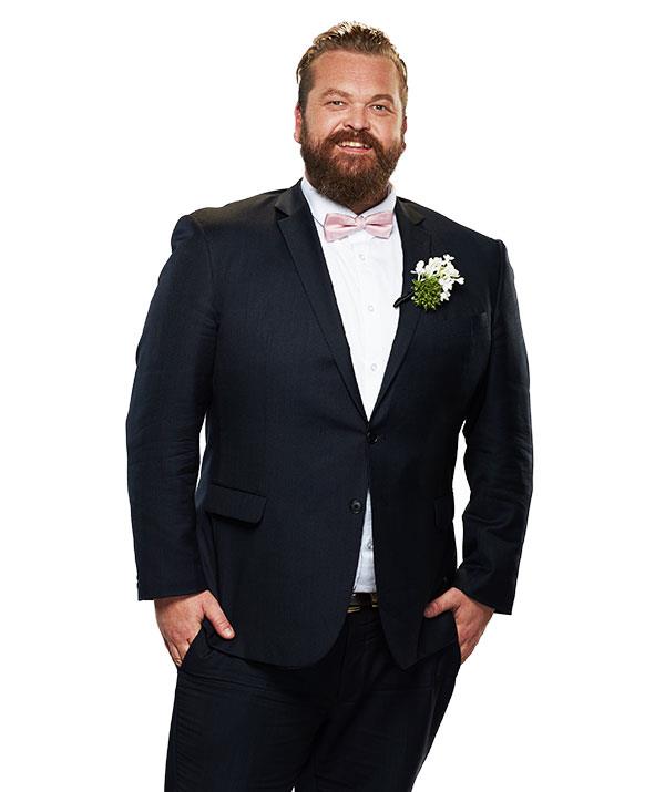 **LUKE, 39**
<br><br>
This FIFO worker has endured his fair share of heartbreak, having grown apart from his wife of 10 years, [Luke eventually found love](https://www.nowtolove.com.au/reality-tv/married-at-first-sight/mafs-poppy-slams-luke-62652|target="_blank") with a woman who left him for his neighbour. Now, despite his work, he's prioritising his daughters and finding a woman he can call his wife.