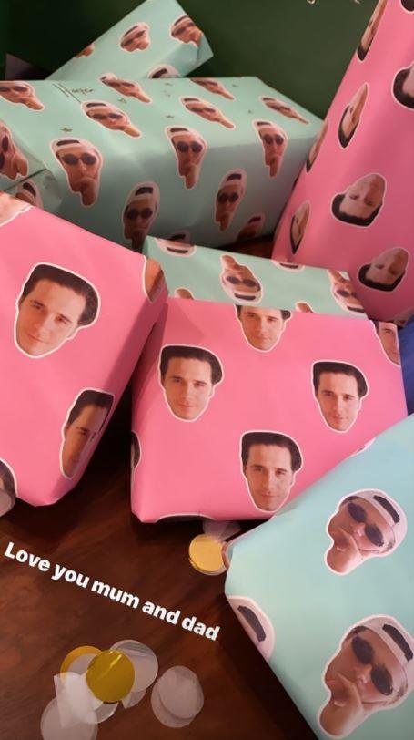 We love David and Victoria's nifty idea of putting Brooklyn's face on the wrapping paper.