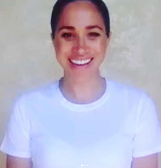 Meghan's plain white tee only reiterates her down-to-earth vibe.