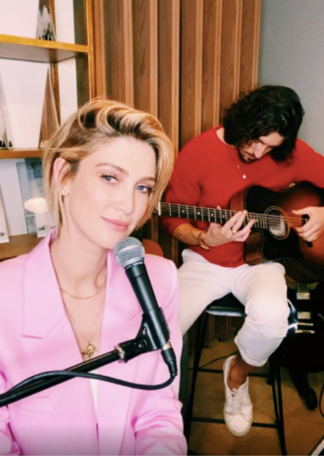 While in lockdown, Delta and her muso boyfriend have been entertaining fans with live concerts from inside the *Innocent Eyes* singer's luxurious apartment in Sydney's eastern suburbs. 