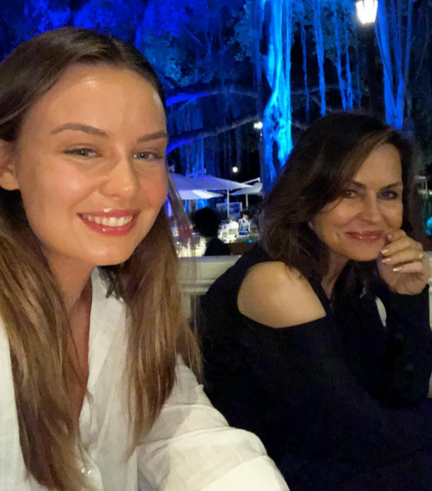 Date nights aren't just for the boys, Lisa and BIlli shared this pic while on a girls night together.