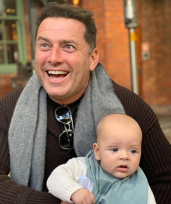 He might have his own newborn daughter to look after, but that hasn't stopped Karl Stefanovic from playing the role of doting uncle to Oscar! Here the adorable duo enjoy some Sunday snuggles.