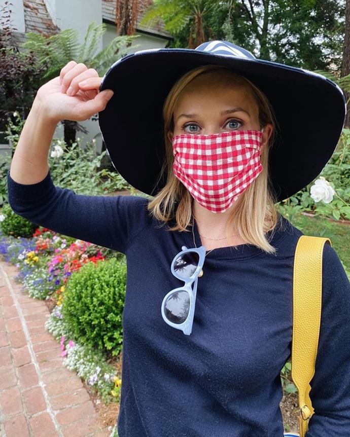 Reese Witherspoon added a splash of gingham to her perfect outdoor outfit.