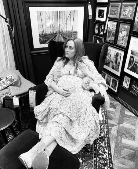 As she [approached the end of her pregnancy](https://www.nowtolove.com.au/parenting/celebrity-families/has-jules-robinson-had-baby-65238|target="_blank"), Jules shared this beautiful black & white snap writing: "My new thing.... taking seats and rest in all inappropriate areas for a substantial amount of time," she said.
