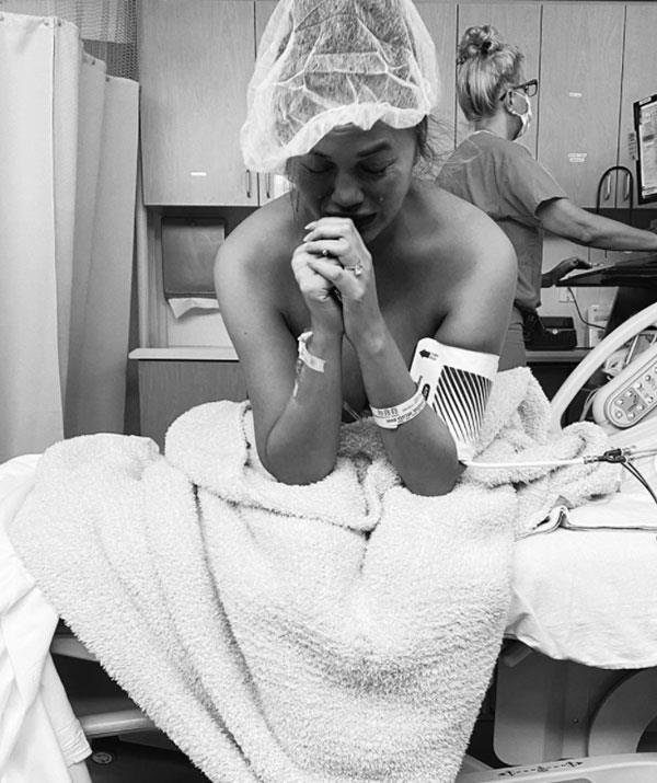The star's incredibly powerful images show the raw and real side to pregnancy loss.
