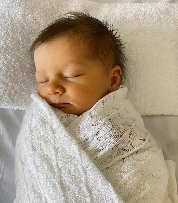 Flashing back to when she first arrived, this was the first picture the world saw of little Elle Robards.
