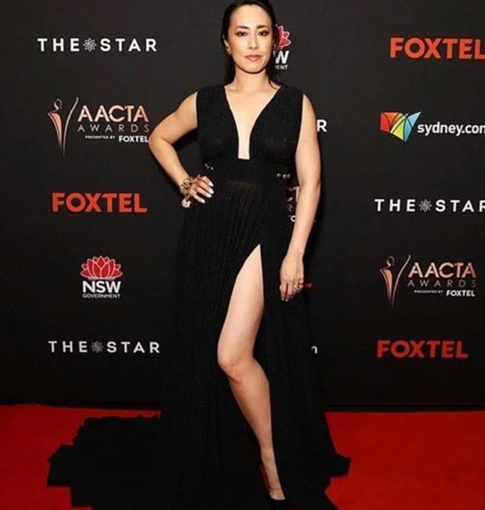 This red carpet look is simply divine and Melissa is clearly exuding absolutely empowered confidence. The best part of this Instagram post, however, is Melissa's hilarious move to @ her Pilates studio for her Angelina Jolie-esque pose.