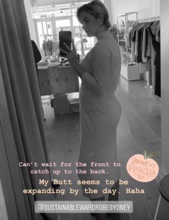 Jesinta joked about her postpartum body on Instagram with this black and white selfie paired with the caption, "Can't wait for the front to catch up to the back. My butt seems to be expanding by the day haha."