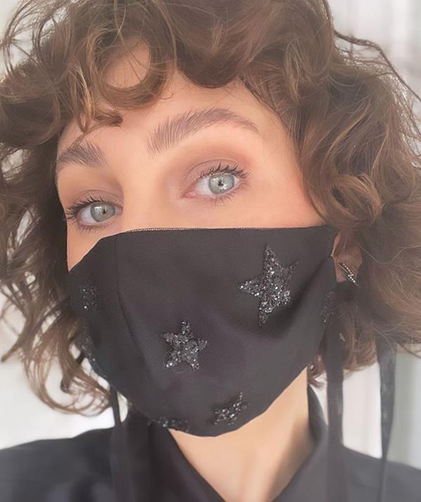 Zöe Foster-Blake showed off her glam Lirika Matoshi face mask online.