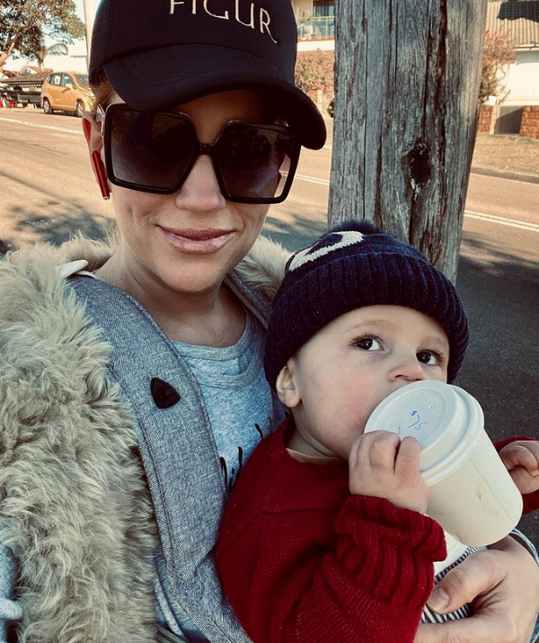 Morning walks with mum requires a cosy beanie and a comfort coffee cup to hold onto! 
<br><br>
"Morning weights session!" she joked on Instagram, revealing he's reached the 10kg milestone.