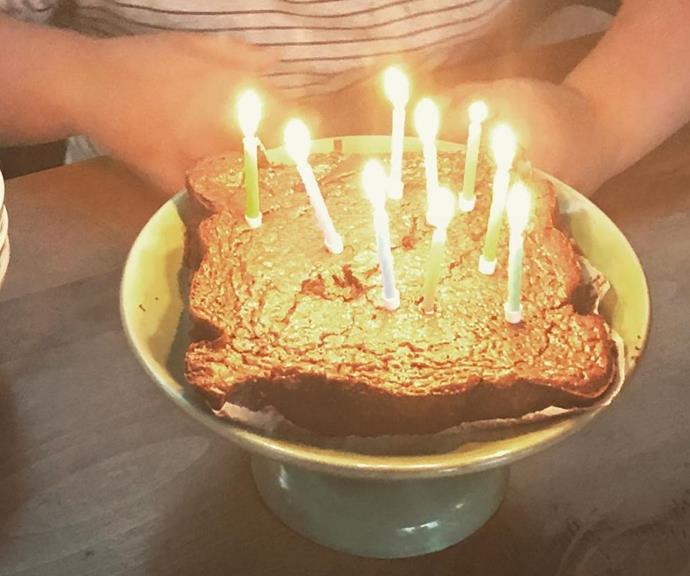 For Leo's 9th birthday, the mum-of-three baked this mouthwatering chocolate cake.