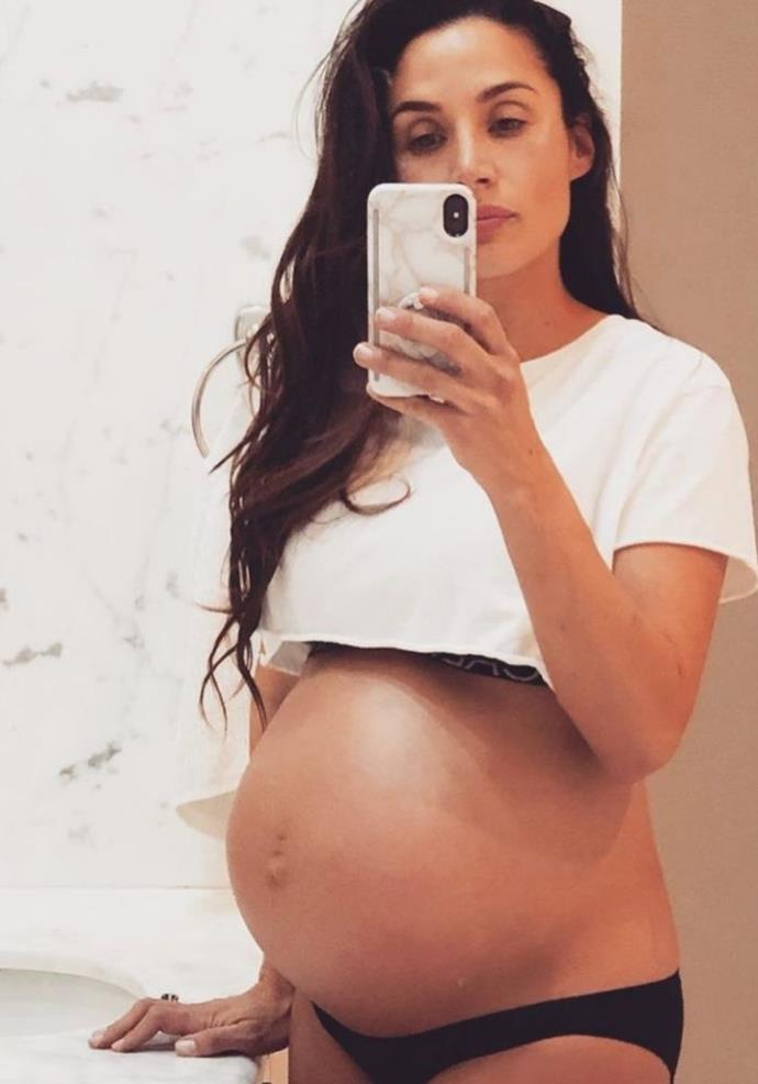 Who doesn't love a baby bump selfie!