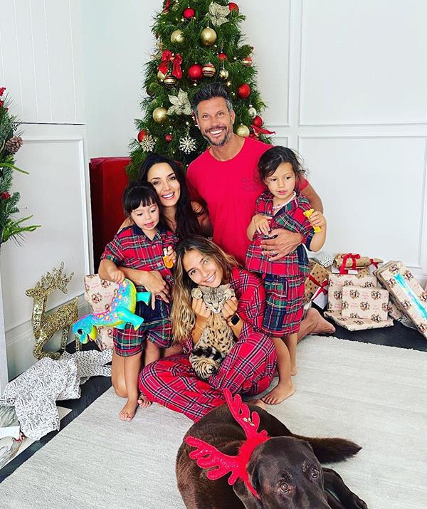 Sam, Snez, Eve, Charlie, Willow, and the family's Labrador Hendrix posed in front of their chic Christmas tree during the 2021 silly season.
<br><br>
"Merry Christmas and lots of love from this crazy family of 8 🎄 ❤️," Sam captioned the sweet snap.
