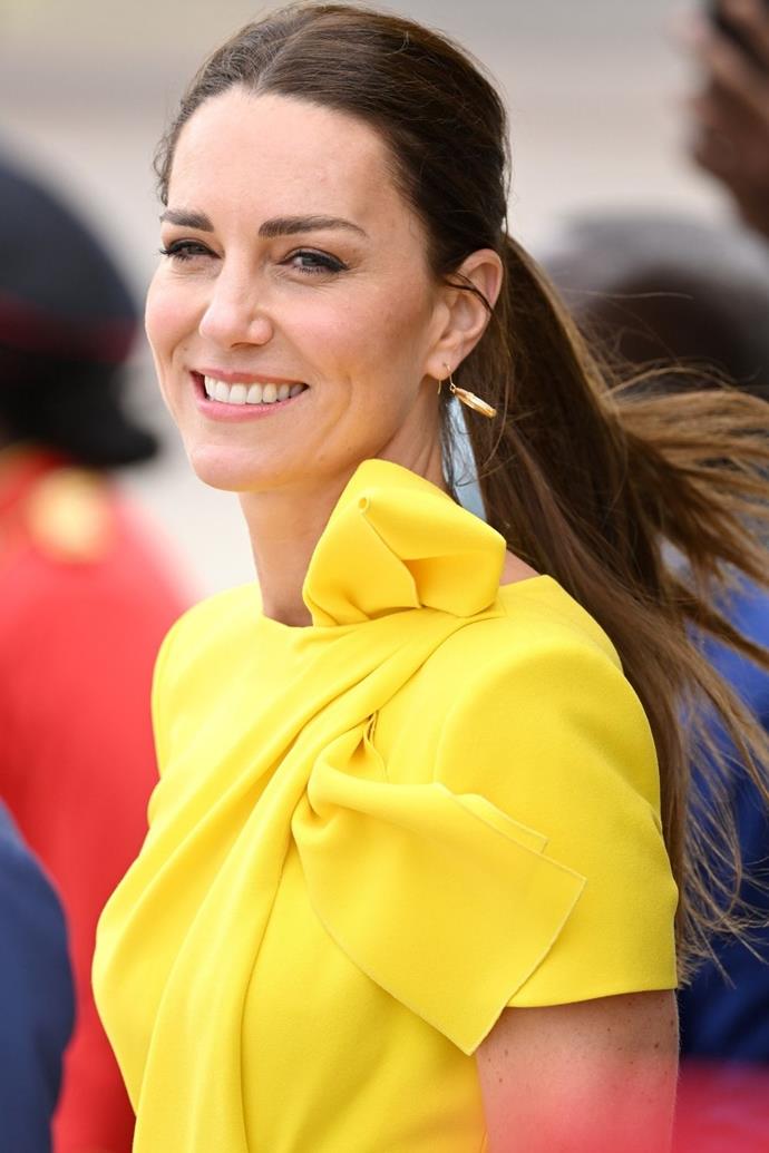 Kate kept her makeup natural and pulled her hair into a low ponytail to show off her white drop earrings by Sézan, completing her ensemble with white Aquazzura pumps and a Salvatore Ferragamo clutch.