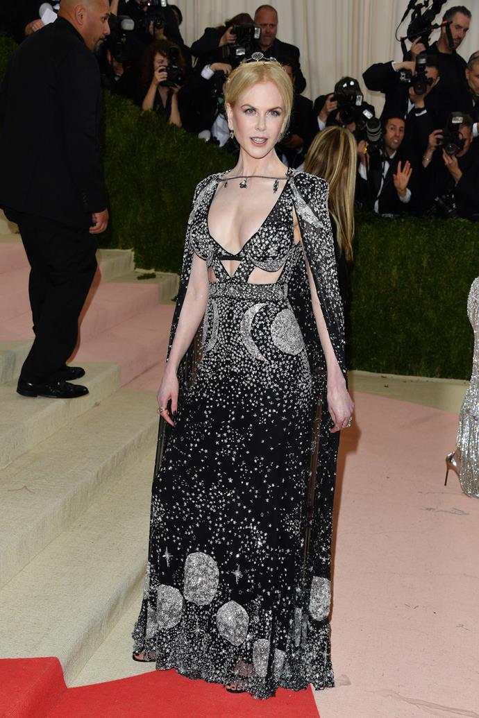 **HIT:** Nicole Kidman in Alexander McQueen, 2016.
<br><br>
On theme? Check. Beautiful design? Check. Fits Nicole like a glove? Check! This one is a hit.