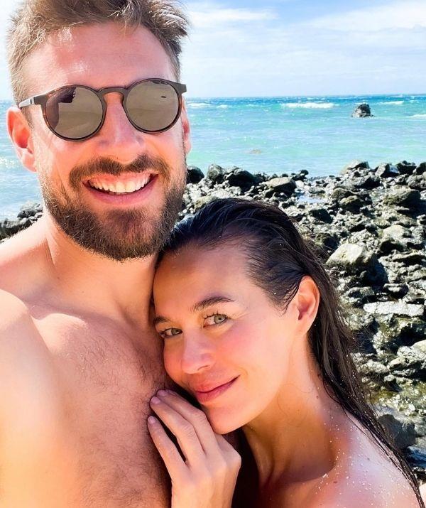 Megan posted loved up pictures from her family vacation to Fiji, and she wanted to clarify two things – they're having the best time, and no, they aren't naked. 
<br><br>
The former model captioned the snap, "Salty, sun-kissed, smiling and soaking up Vomo Lai Lai ☺️ And yes, I'm aware that we appear naked in the first shot, but we're not #orarewe?"