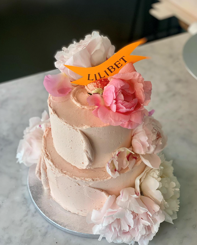 Lilibet rang in her first birthday with this stunning cake.