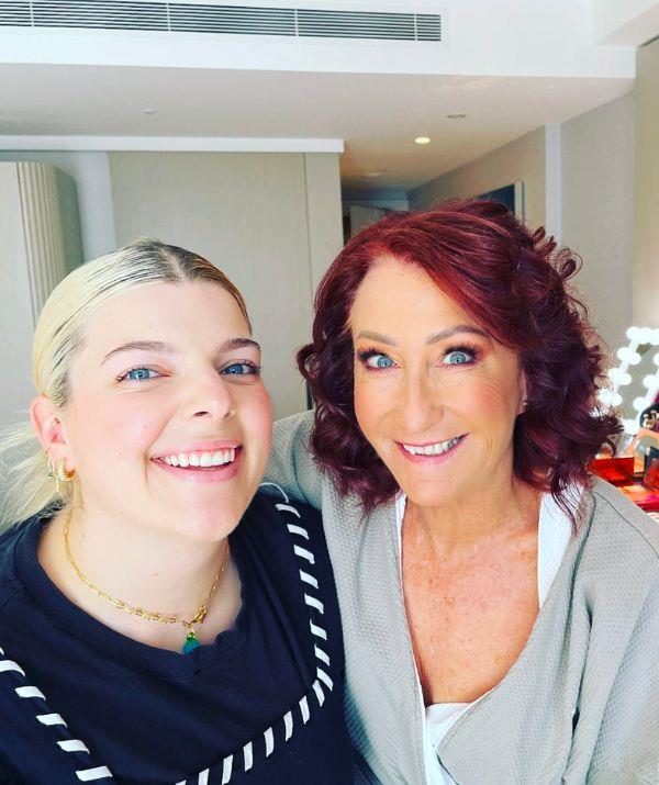 A glammed up Lynne McGranger looked gorgeous as she prepared to don her outfit and head to the ceremony.
<br><br>
"Above the neck : done!! @hangrasinger you clever little magician 💗💗💗 - next , the outfit and accessories 🥳👒👠💍👗🥳."