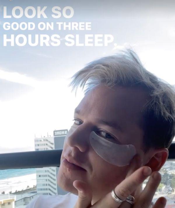 Joel Creasy documented his last minute preparation as he got glammed on just three hours of sleep.