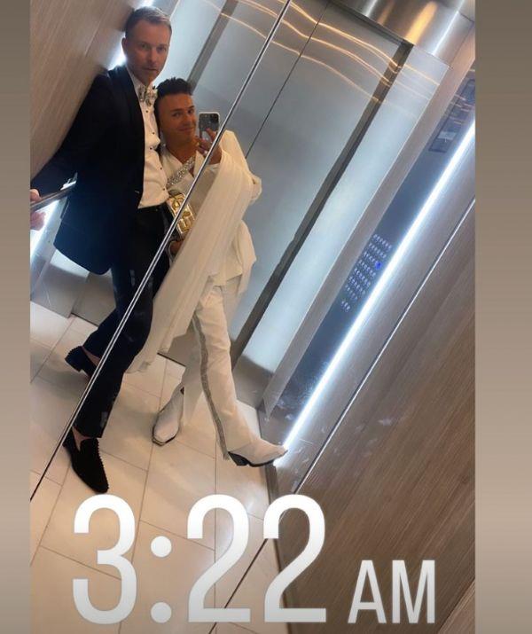 Anthony Callea and Tim Campbell decided to end the night at just after 3am with an iconic elevator selfie. The former captioned the image: "#tragics."