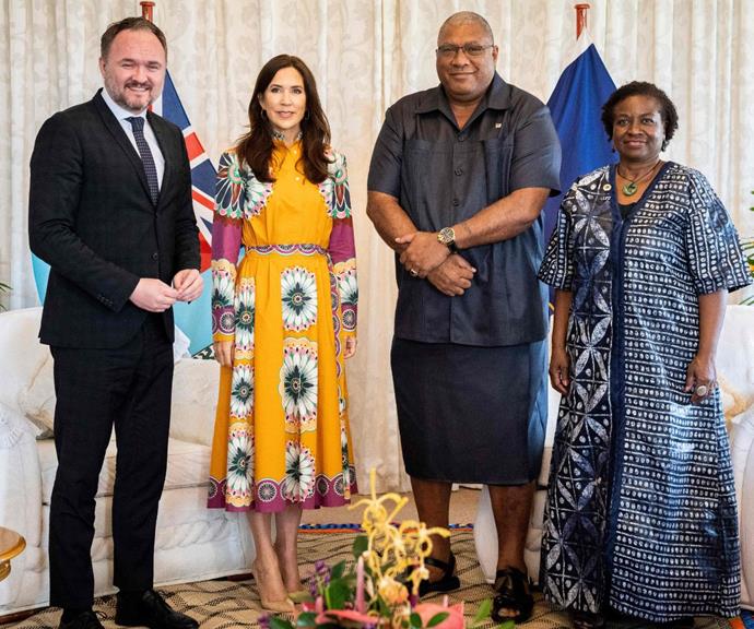 * * * * 2023年4月,斐济< br > < br >玛丽穿着漂亮,明亮的-而且雅致的衣服当她会见了斐济总统对于Wiliame Maivalili Katonivere和他的妻子。