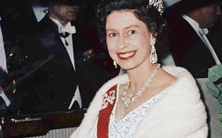 queen elizabeth fur shawl 1965