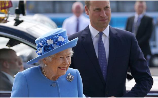 The Queen and Prince William make a rare joint appearance in Scotland together as they begin a big week of royal events
