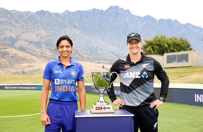 Sophie and Indian captain Mithali Raj with the T20 cup