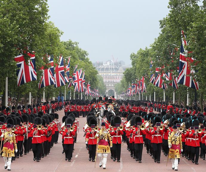 It is expected that over 1,400 officers, 400 musicians and 200 horses in tow, the Queen is paraded in a carriage from Buckingham Palace to Horse Guards Parade across St. James's Park to inspect her troops, receive a royal salute and take a salute of her own.