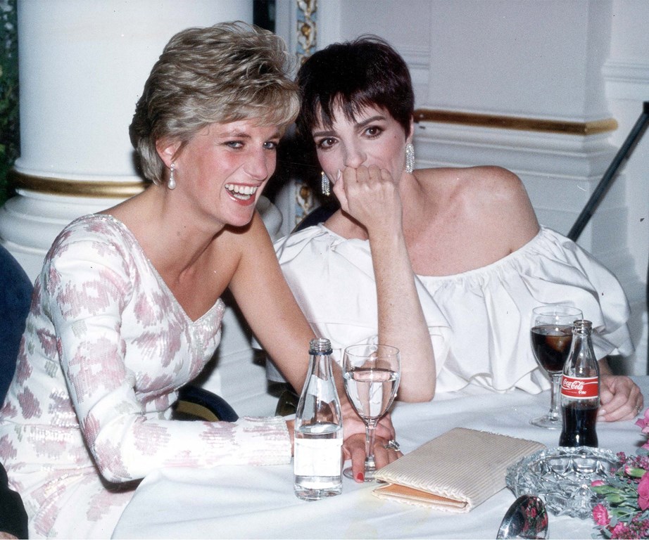 Or bring out laughter in Hollywood royalty. Diana shares a chuckle with the legendary Liza Minnelli.