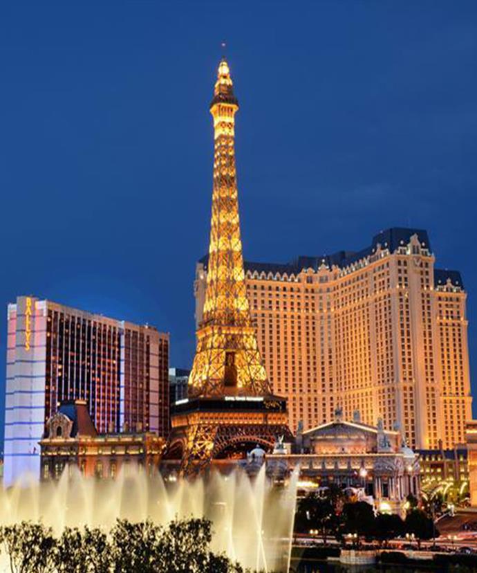 The Bellagio fountain is smack in the middle of the Strip - you can't miss this spectacle!
