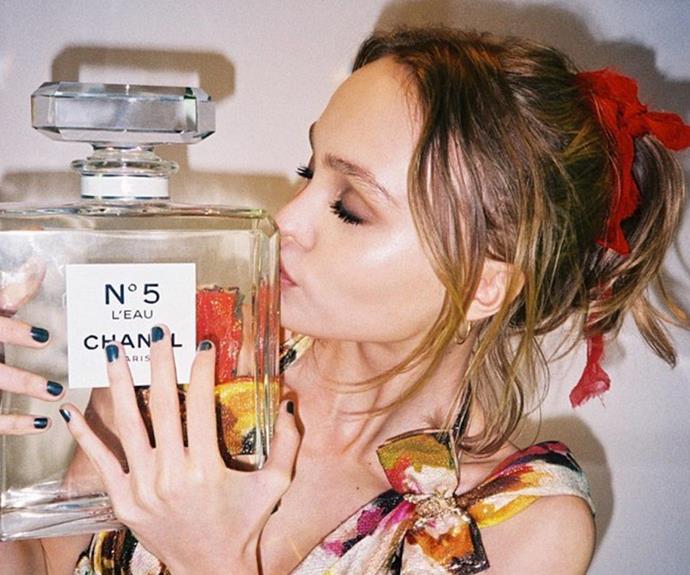 "I'm so excited to announce that I am the face of the new Chanel Number 5 L'EAU!” penned Johnny's eldest on Instagram. (Pic via/Lily-Rose Depp Instagram)
