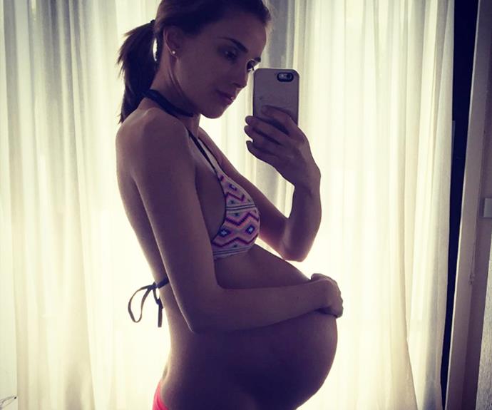 "Suns out, tums out. My boys are measuring 5 pounds each at 33 weeks. That's ten pounds of baby in there and I'm not done yet. Sh$t is getting cray #mightneedawheelchairsoon #canbreedem #waddlewaddle," Bec Judd mused ahead of her twins Tom and Darcy's arrival.