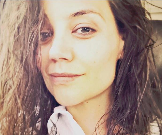 Katie Holmes showed off her glowing skin in a makeup-free, wet-hair selfie - still looks unbelievable.