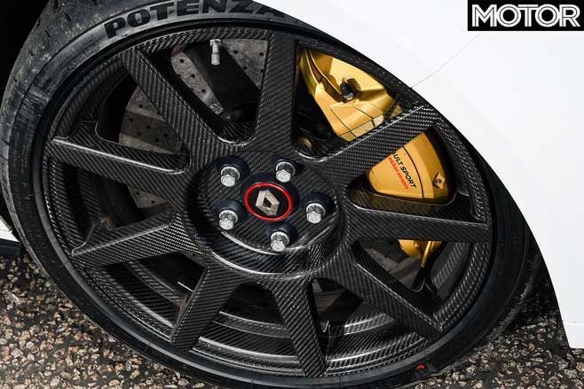 2020-Renault-Megane-RS-Trophy-R-carbon-fibre-wheel.jpg